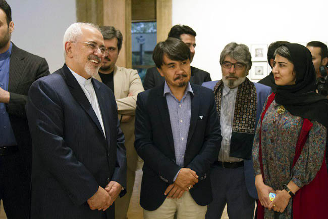 Iranian FM Visits Afghan Art Exhibit, Wishes Peace in World
